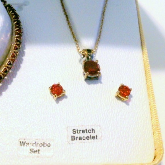 Red Rhinestone Gold Tone NIB Demi Parure Set Social Gallery - Picture 3 of 4